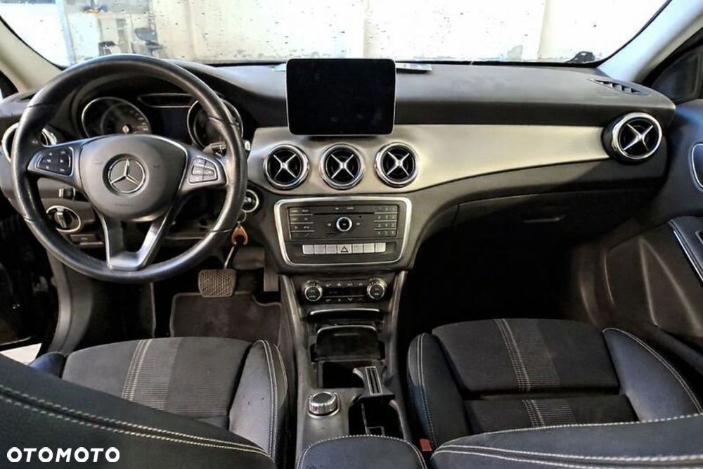 Mercedes-Benz GLA 180 7G-DCT Activity Edition - 8
