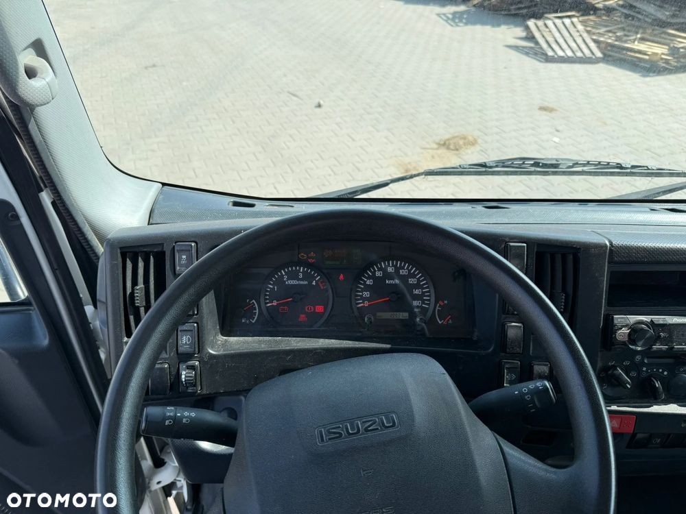 Isuzu N1R - 8