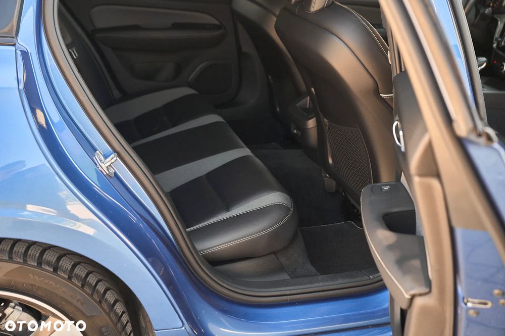 Volvo V60 D4 AWD Geartronic R-Design - 37