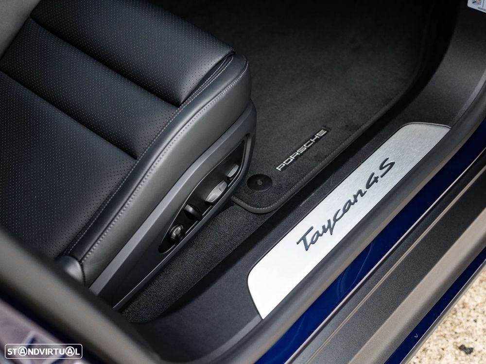 Porsche Taycan 4S - 36