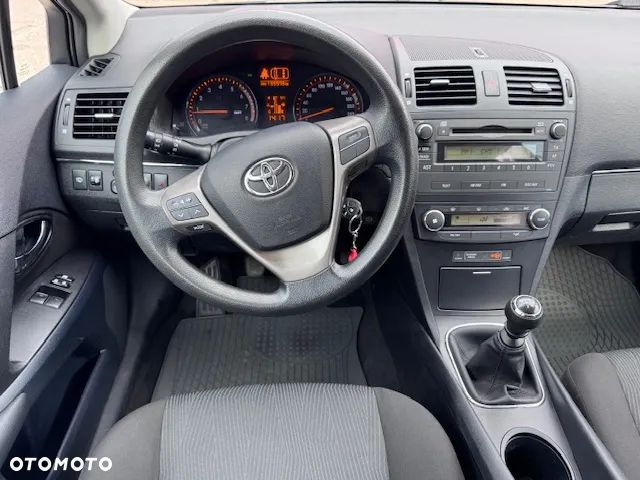 Toyota Avensis - 10