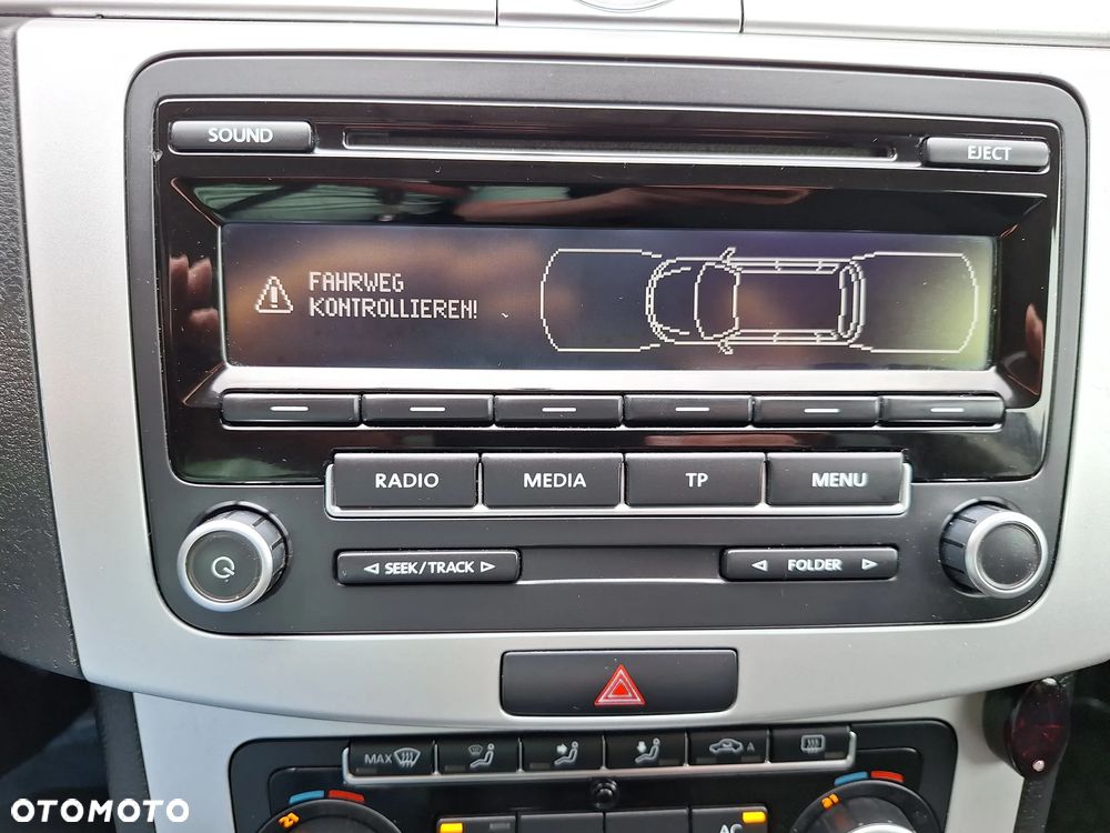 Volkswagen Passat - 16