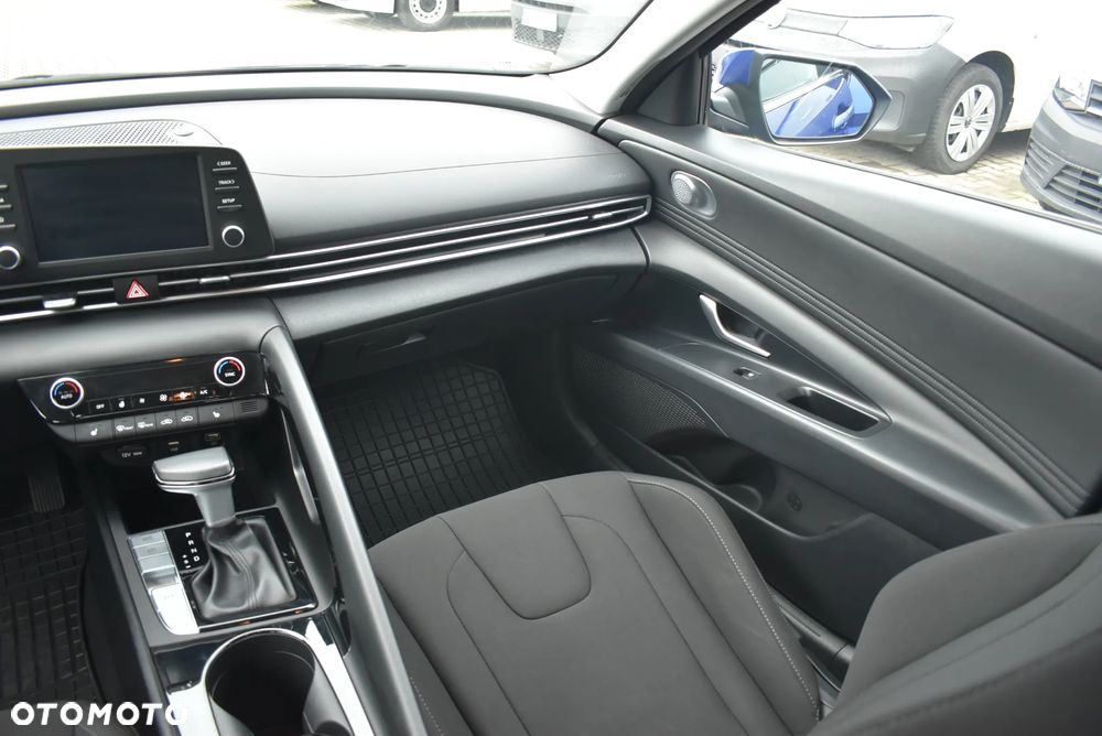 Hyundai Elantra 1.6 Smart CVT - 20