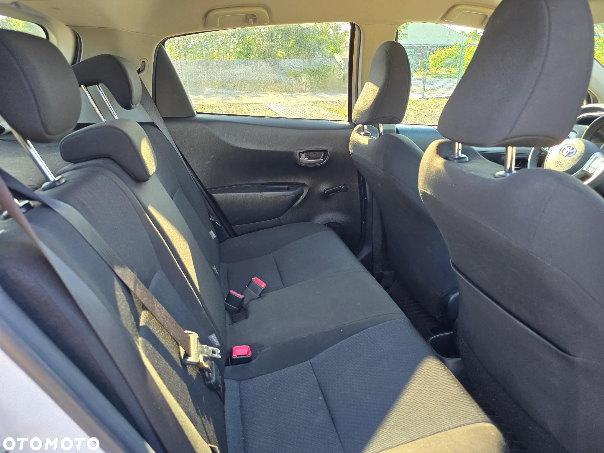 Toyota Yaris Hybrid 100 Premium - 12