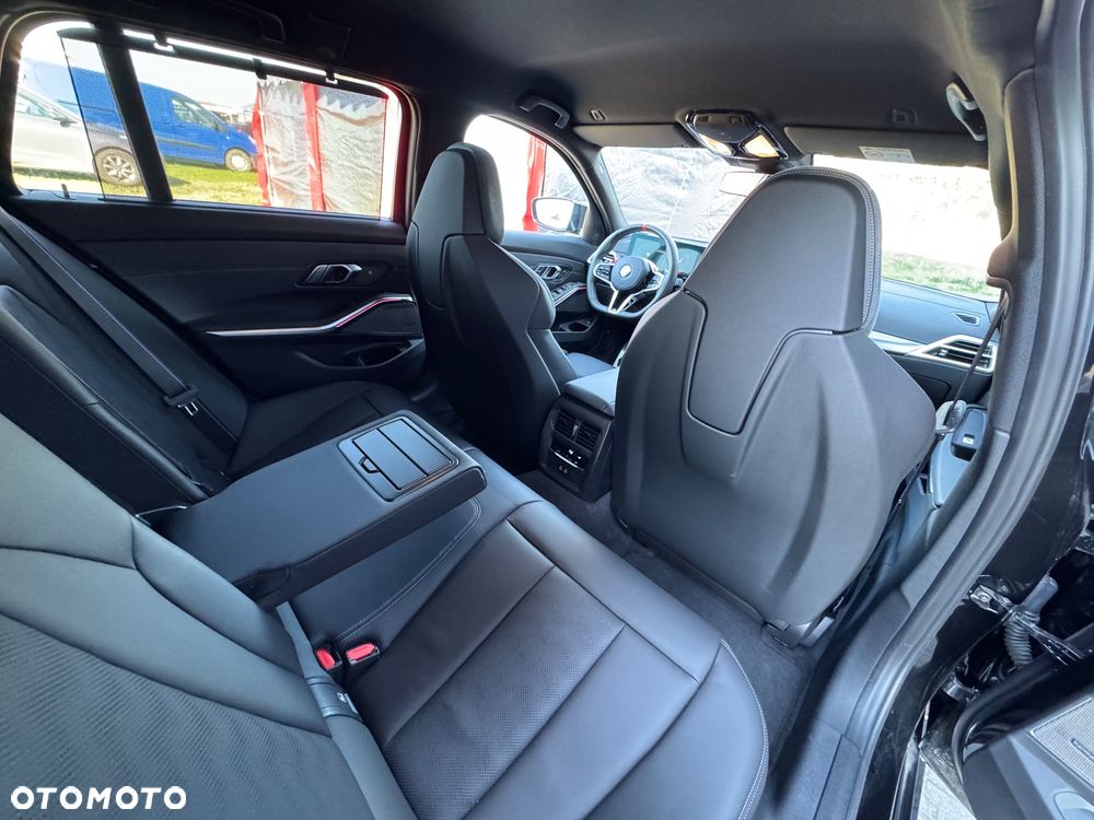BMW M3 Competition M xDrive - 39