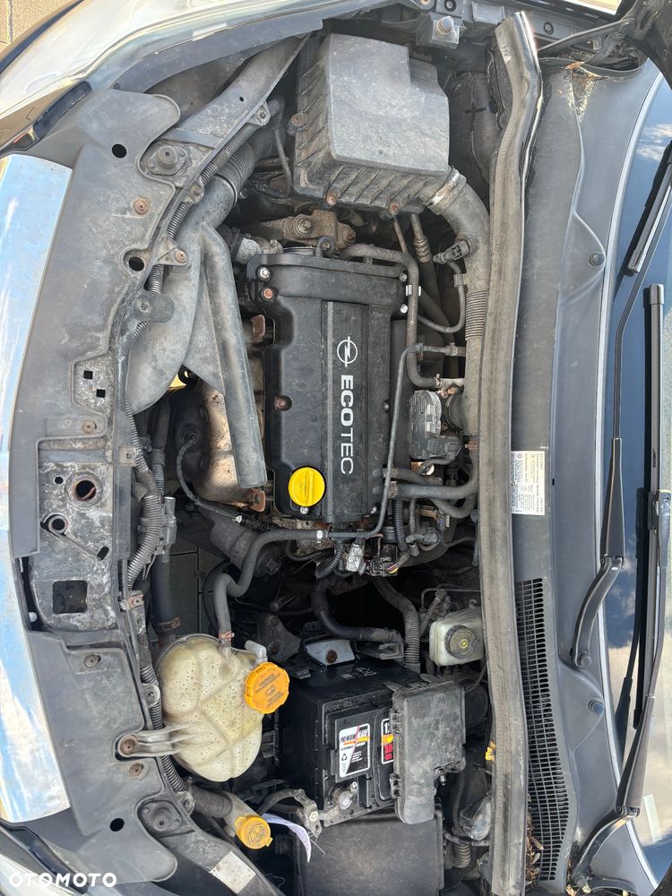 Opel Corsa 1.4 16V Cosmo - 12
