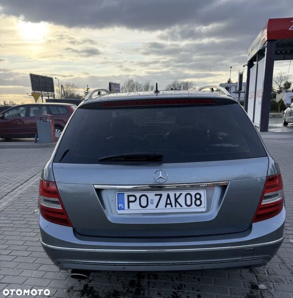 Mercedes-Benz Klasa C 250 CGI BlueEff Avantgarde - 4