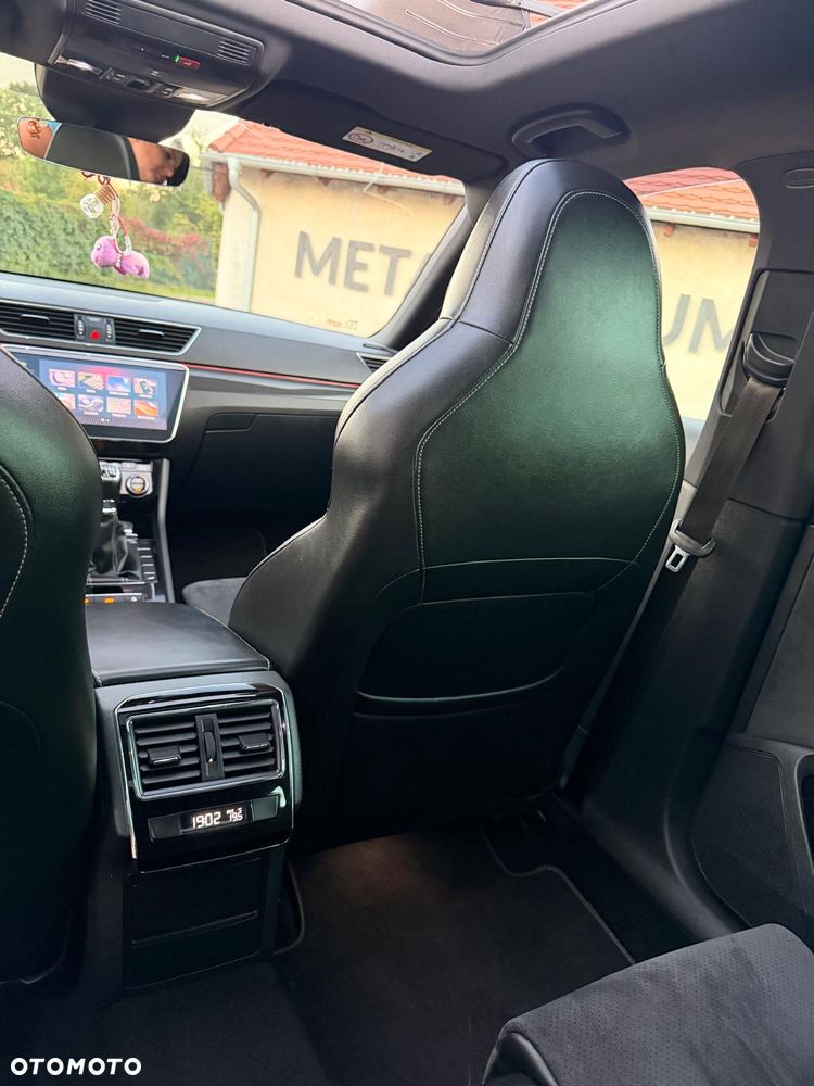 Skoda Superb 2.0 TDI Sportline - 17