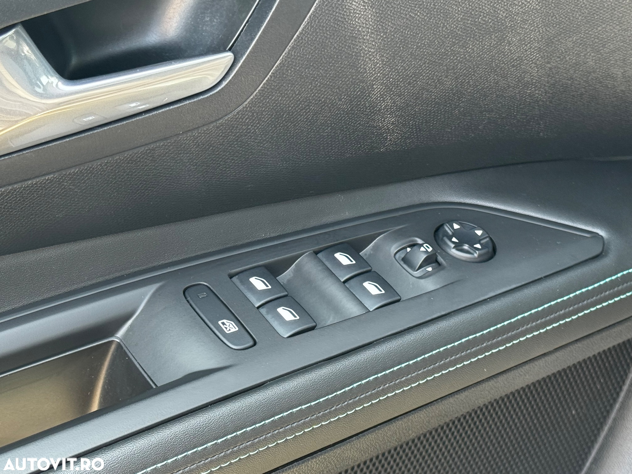 Peugeot 3008 PureTech 130 Stop & Start GPF EAT8 Allure - 25