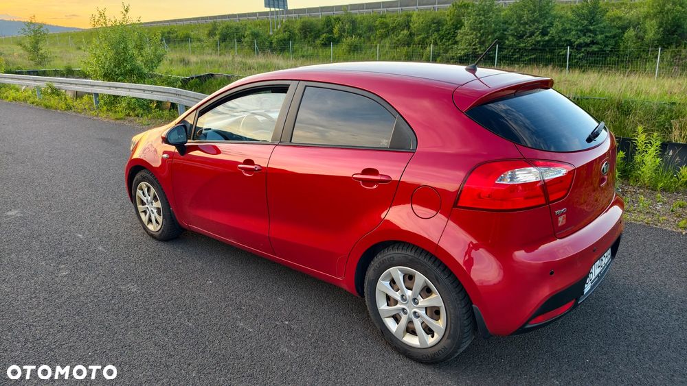 Kia Rio 1.2 L - 23