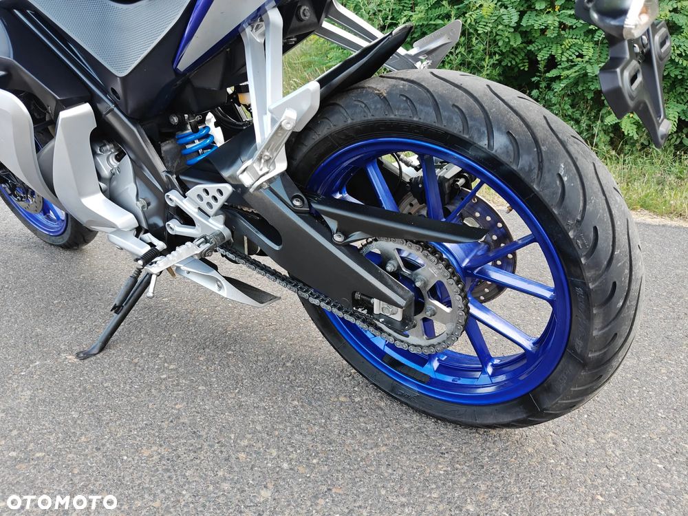 Yamaha YZF - 13