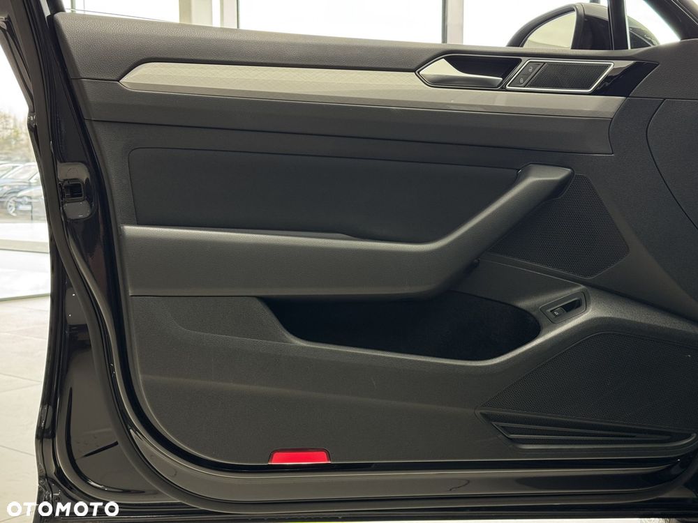 Volkswagen Passat - 12