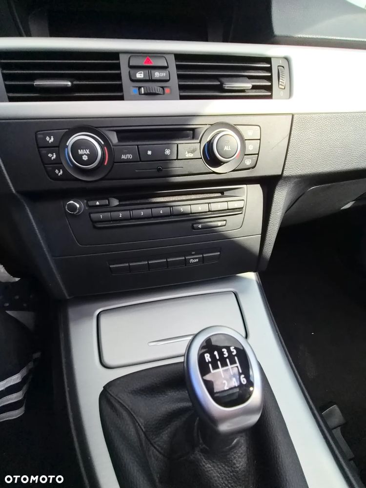 BMW Seria 3 318d DPF Edition Exclusive - 16