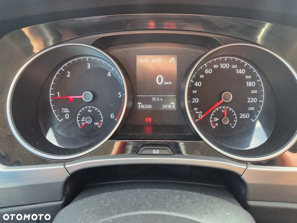 Volkswagen Touran - 22