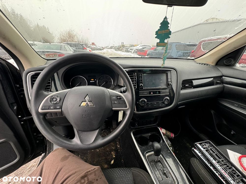 Mitsubishi Outlander - 10