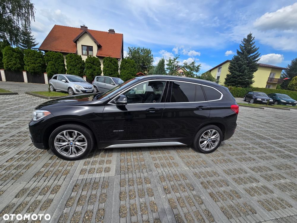 BMW X1 xDrive25i Sport Line sport - 8