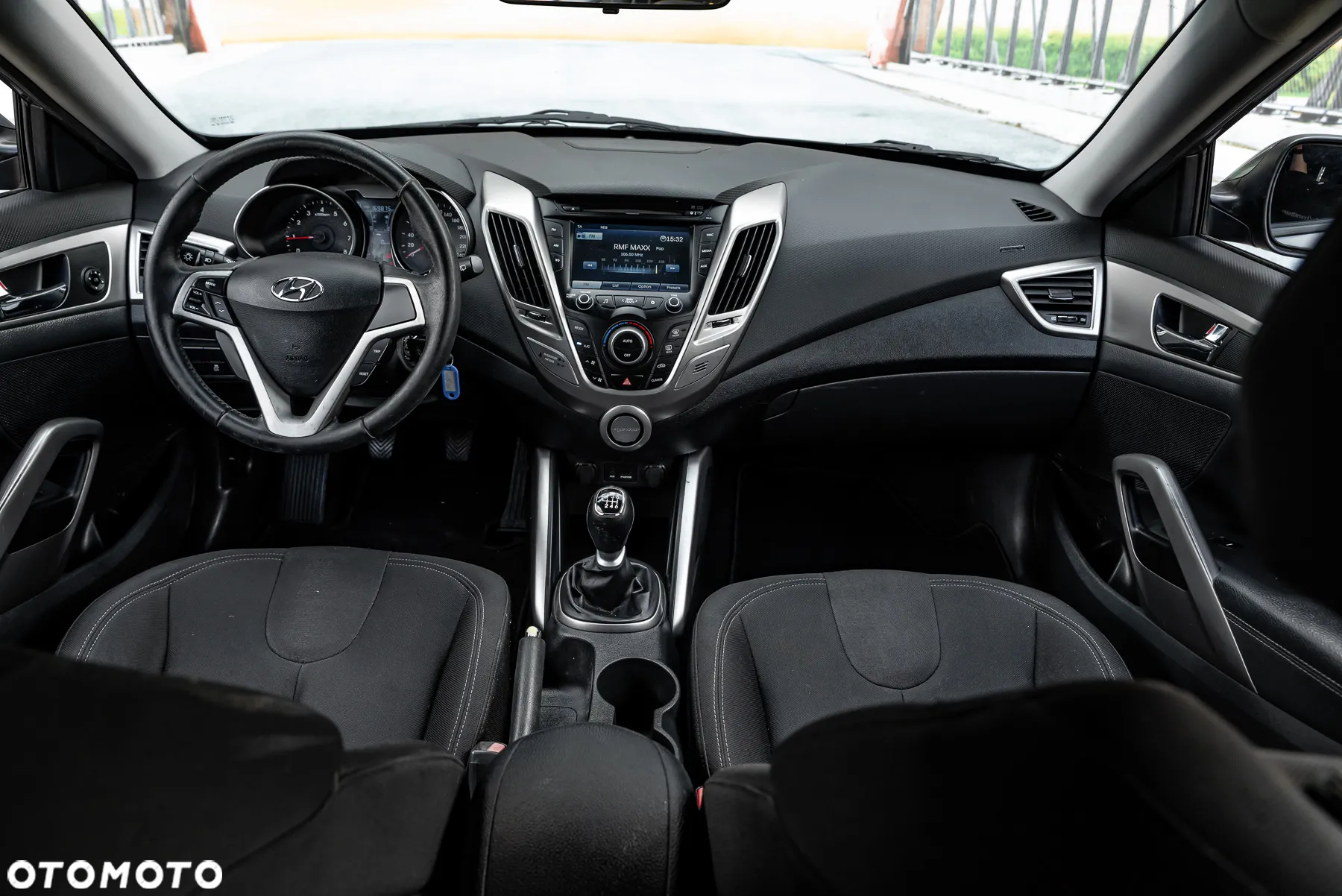 Hyundai Veloster 1.6 GDI Style - 33
