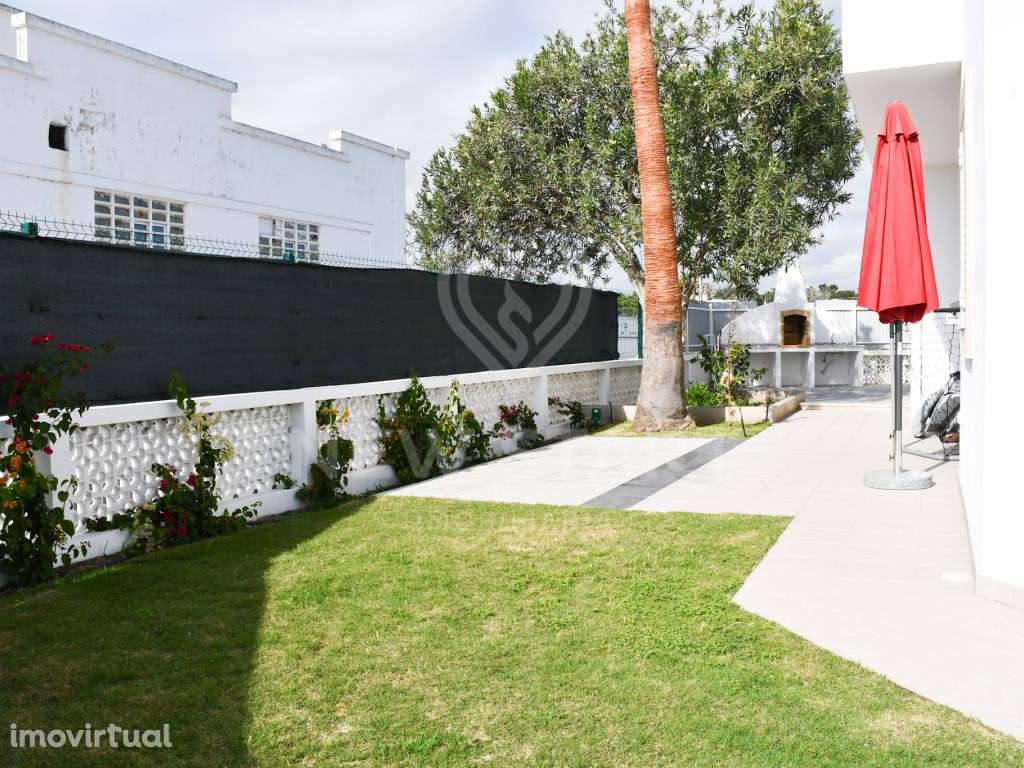Moradia T4 com Jardim, Terraços e Cave em Olhão - Grande imagem: 3/53