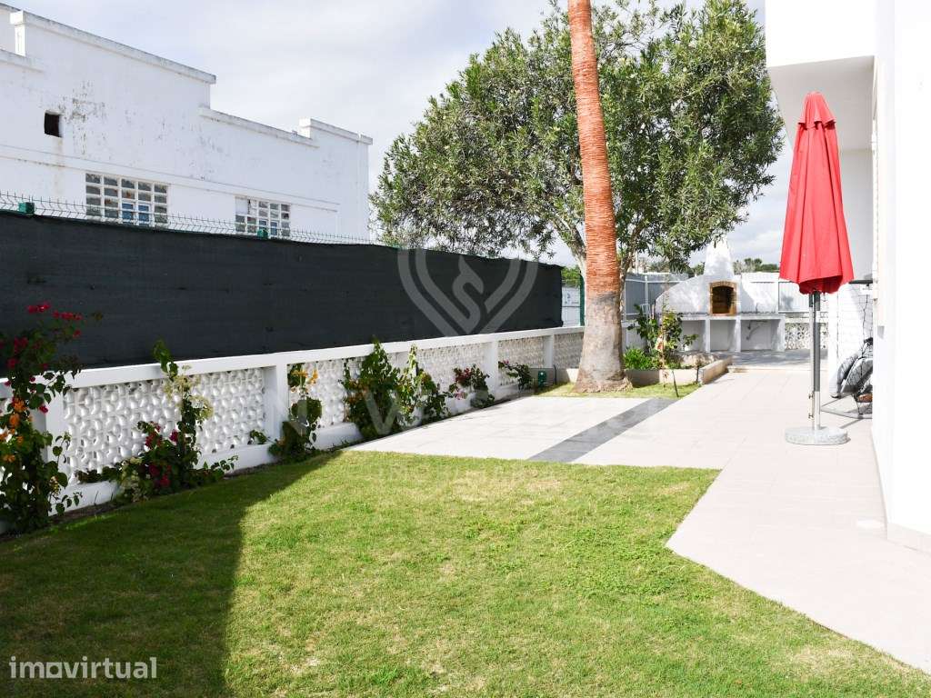 Moradia T4 com Jardim, Terraços e Cave em Olhão - Grande imagem: 3/53