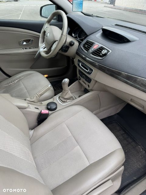 Renault Fluence 1.6 16V Privilege - 13