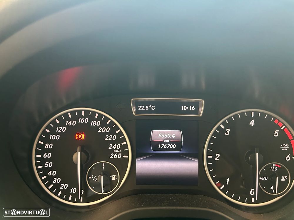 Mercedes-Benz A 180 CDI (BlueEFFICIENCY) Urban - 11