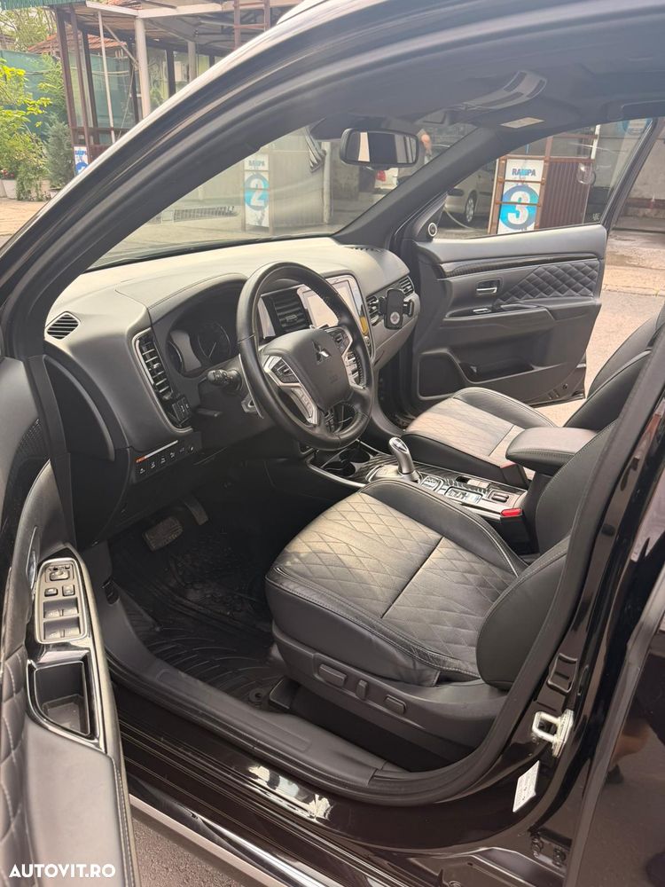 Mitsubishi Outlander PHEV 2.4 L 4X4 Instyle+ - 8