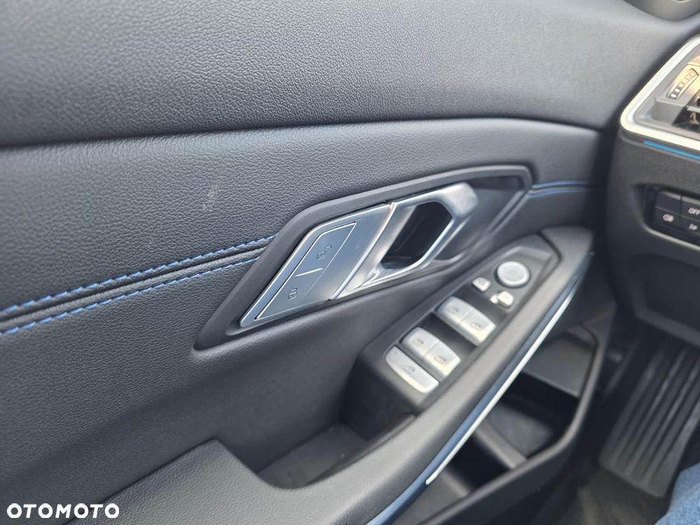 BMW Seria 3 318i M Sport - 22