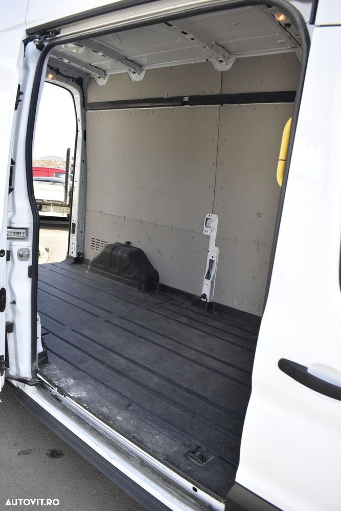 Ford Transit - 12