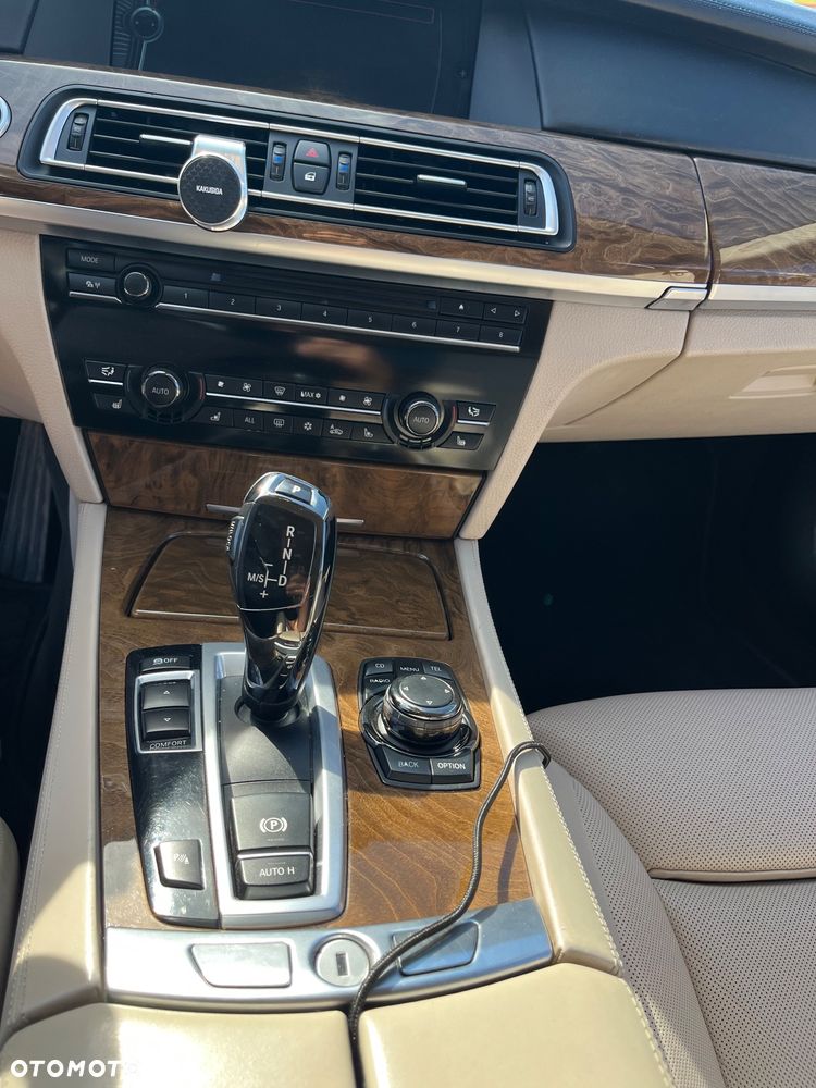 BMW Seria 7 740d - 13