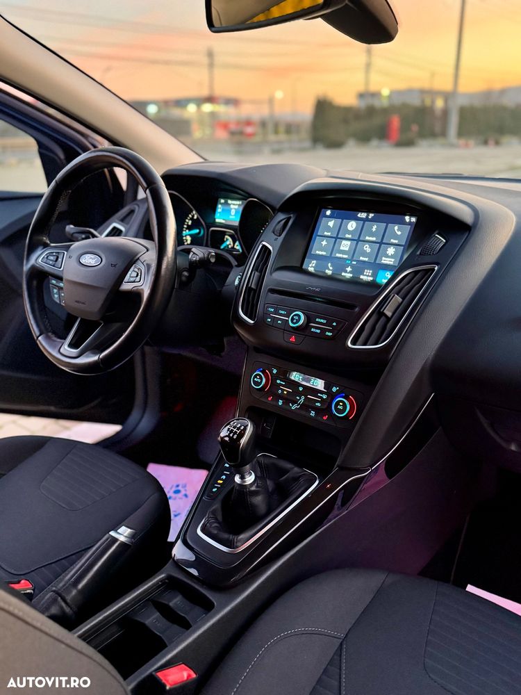 Ford Focus 1.5 EcoBoost Start-Stopp-System Titanium - 10