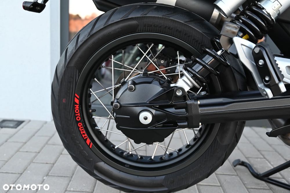 Moto Guzzi V85 - 37