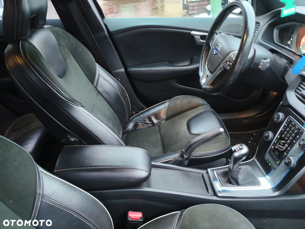 Volvo V40 D4 Drive-E R-Design Summum - 17