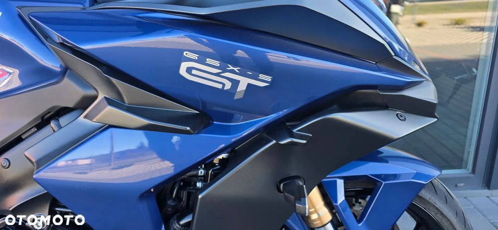 Suzuki GSX - 11