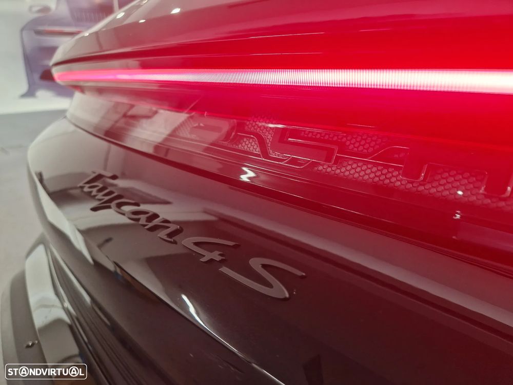 Porsche Taycan Cross Turismo 4S - 6