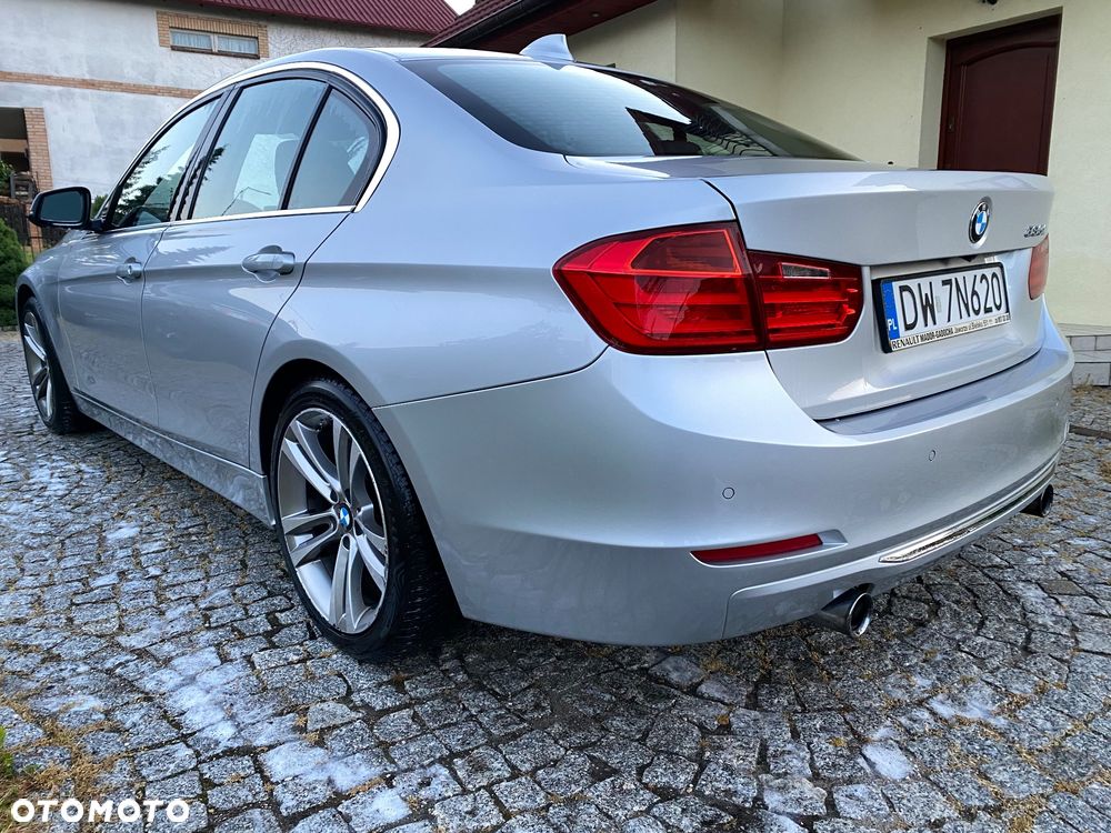 BMW Seria 3 335i Luxury Line - 8