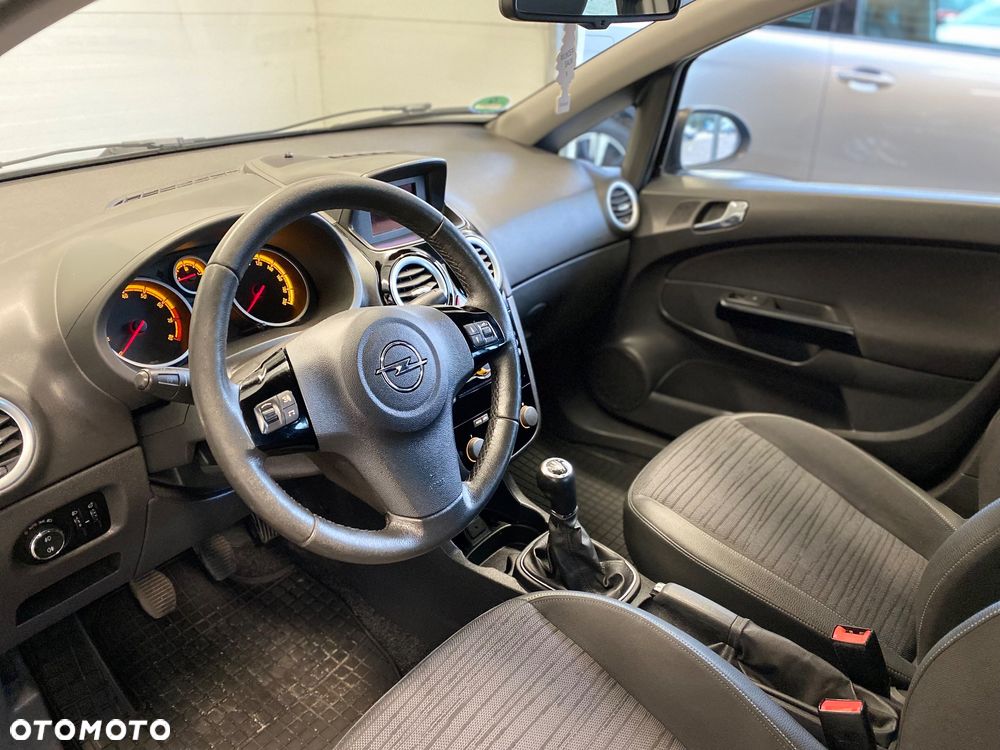 Opel Corsa 1.4 16V Energy - 9