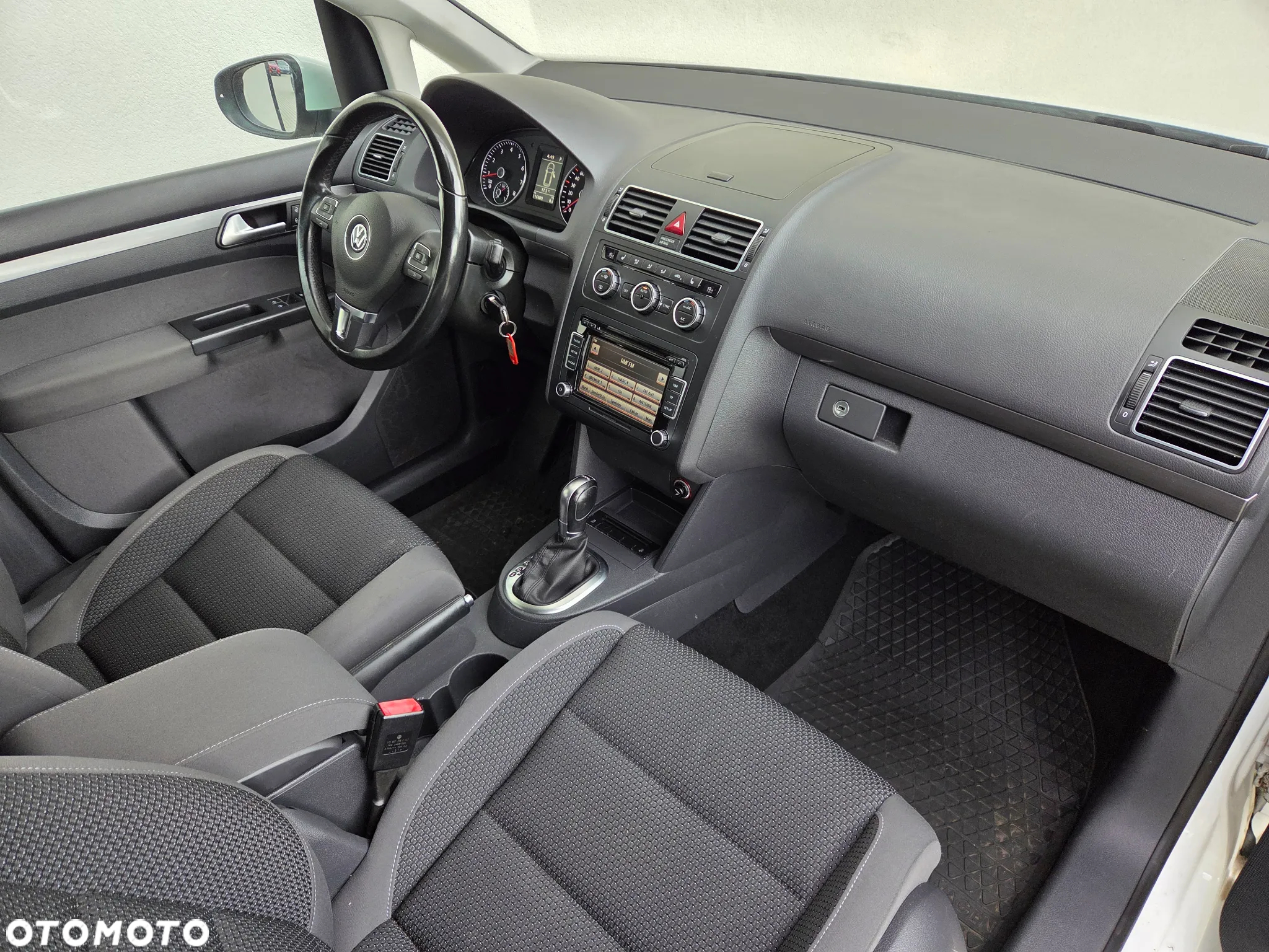 Volkswagen Touran - 11