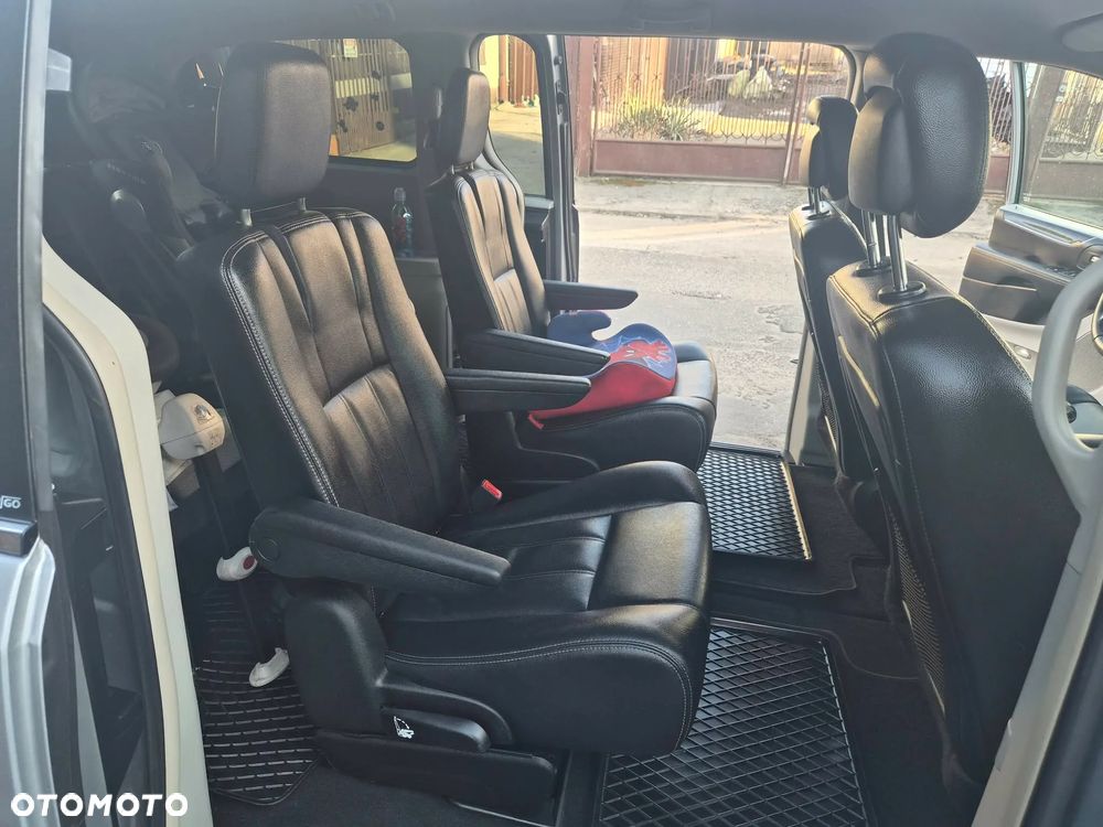 Chrysler Town & Country 3.6 Limited - 22