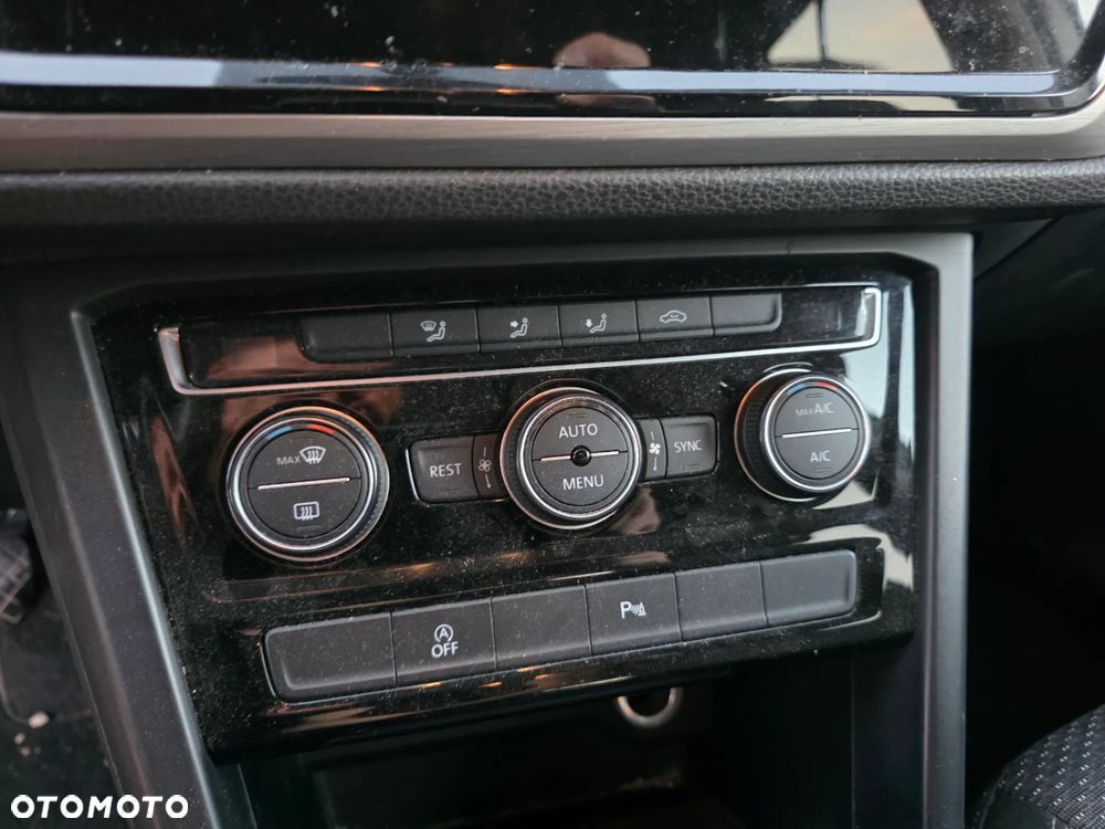 Volkswagen Touran - 26
