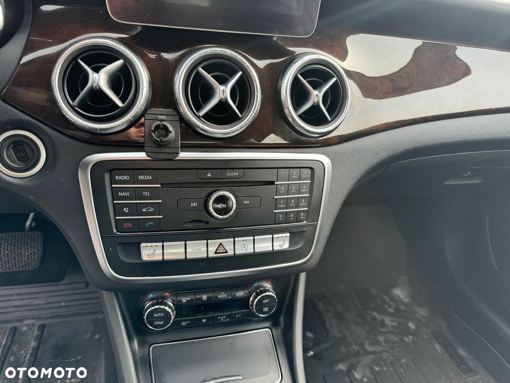 Mercedes-Benz CLA 250 7G-DCT - 14