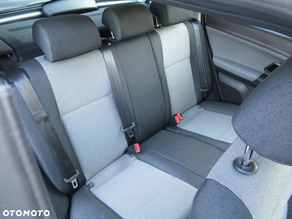 Skoda Fabia 1.2 HTP Active - 15