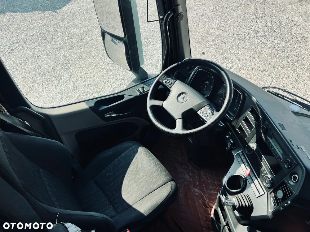 Mercedes-Benz Actros - 13