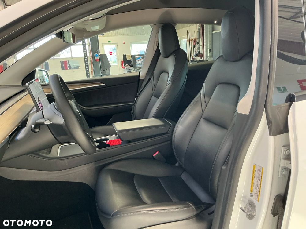 Tesla Model Y Long Range AWD - 7