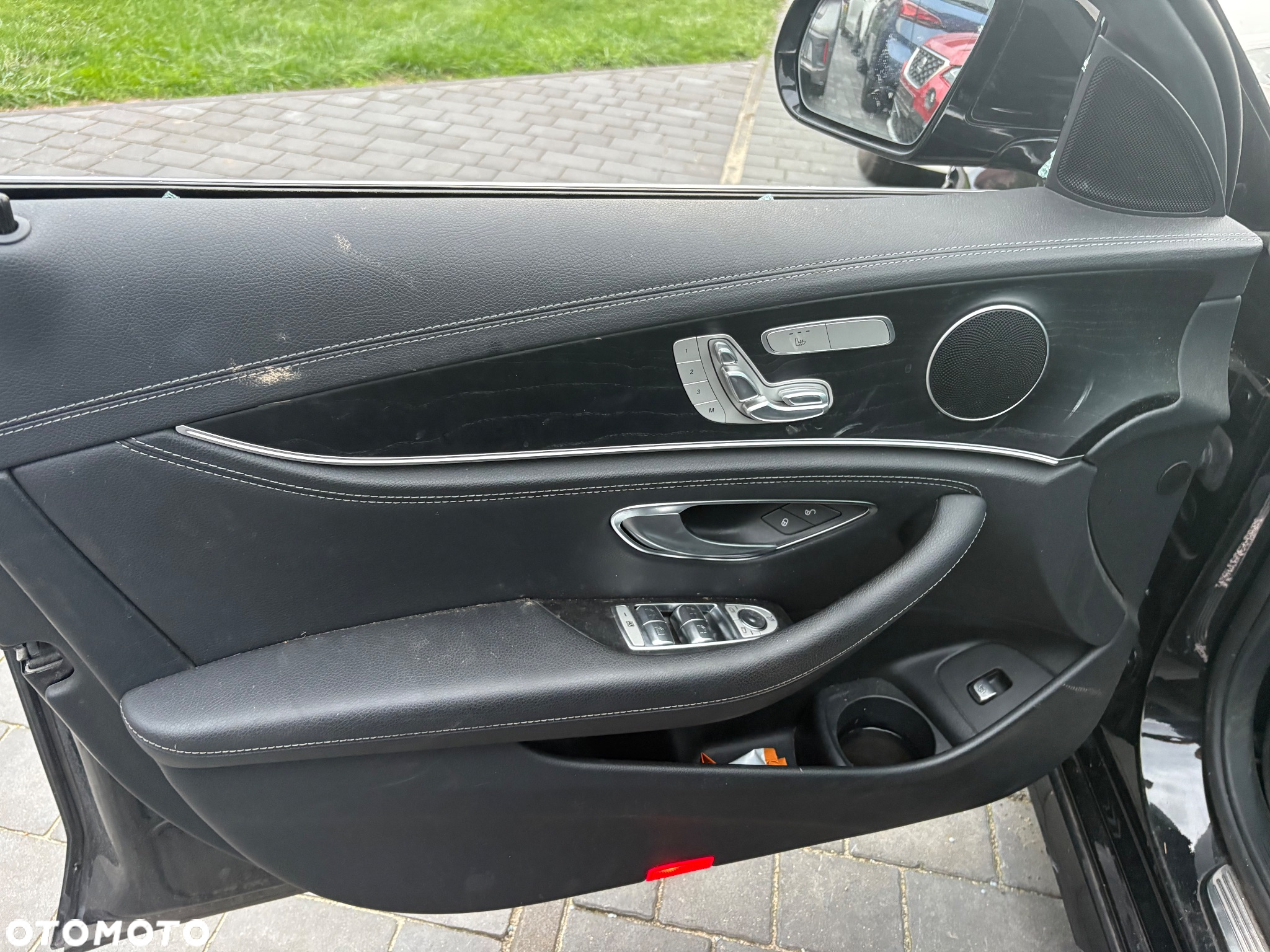 Mercedes-Benz Klasa E 400 d 4Matic T 9G-TRONIC Avantgarde - 23
