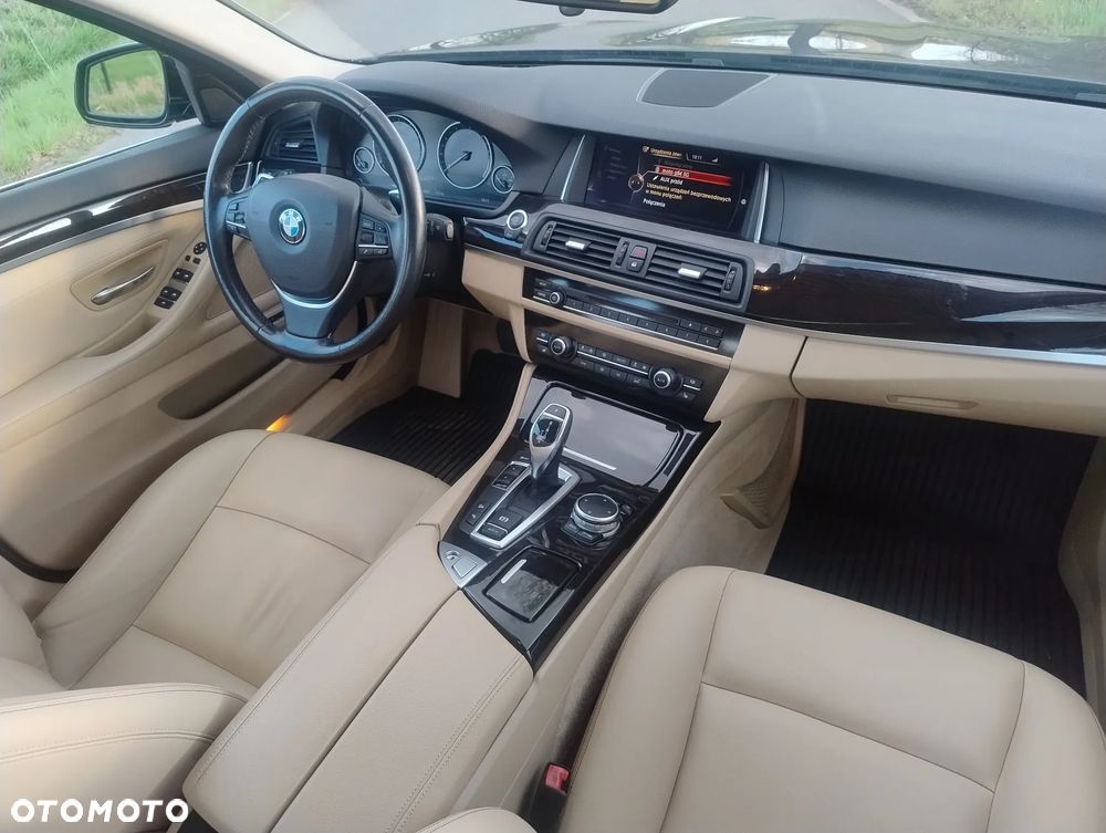 BMW Seria 5 528i Luxury Line - 35