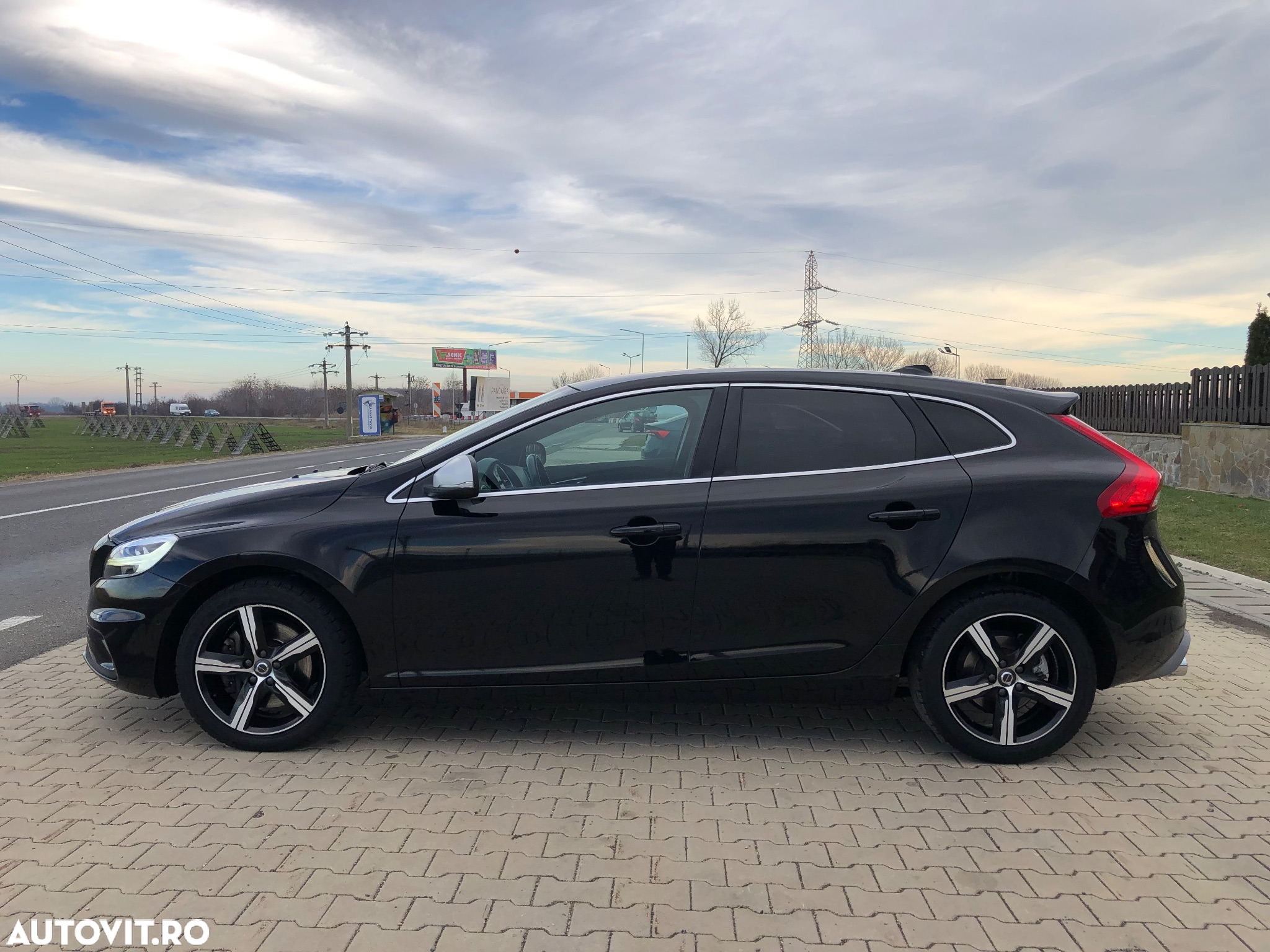 Volvo V40 D3 Geartronic RDesign - 32