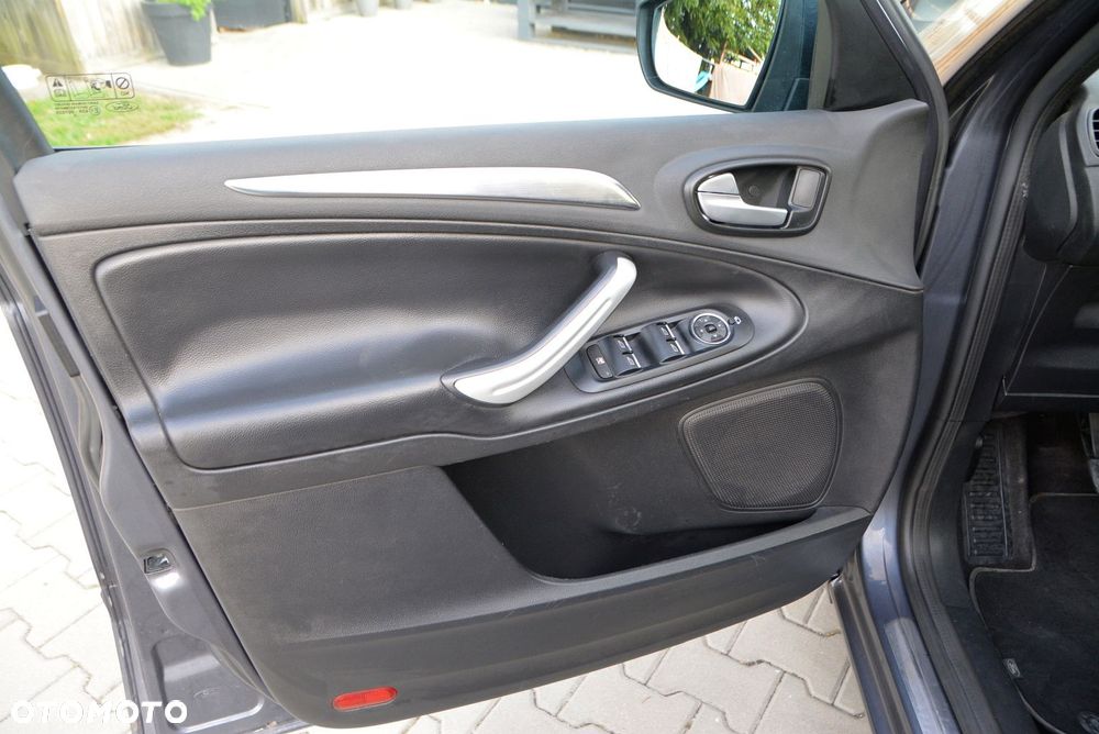 Ford S-Max - 16