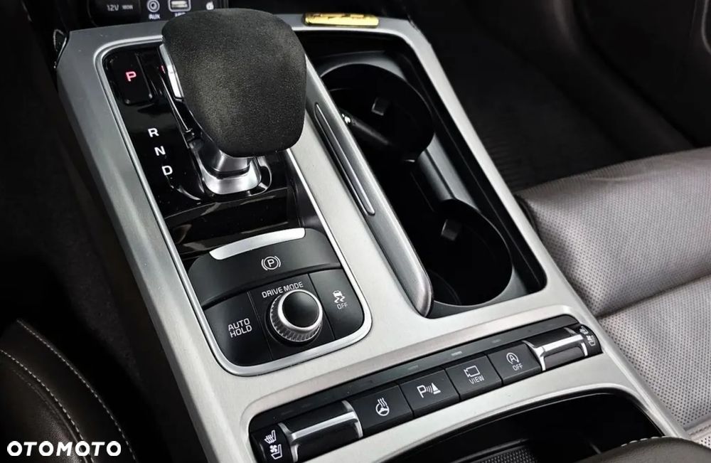 Kia Stinger - 10