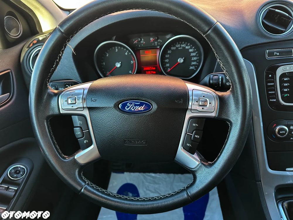 Ford Mondeo - 36