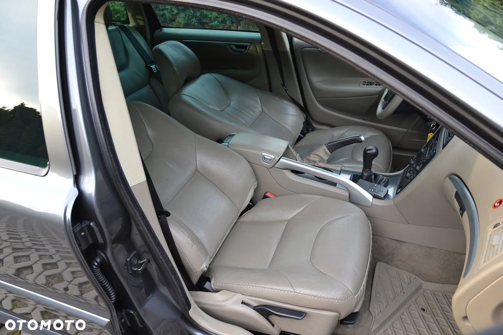 Volvo XC 70 - 25